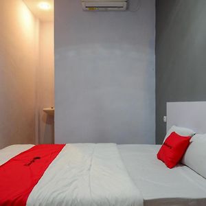 RedDoorz Syariah near Pasar Batang